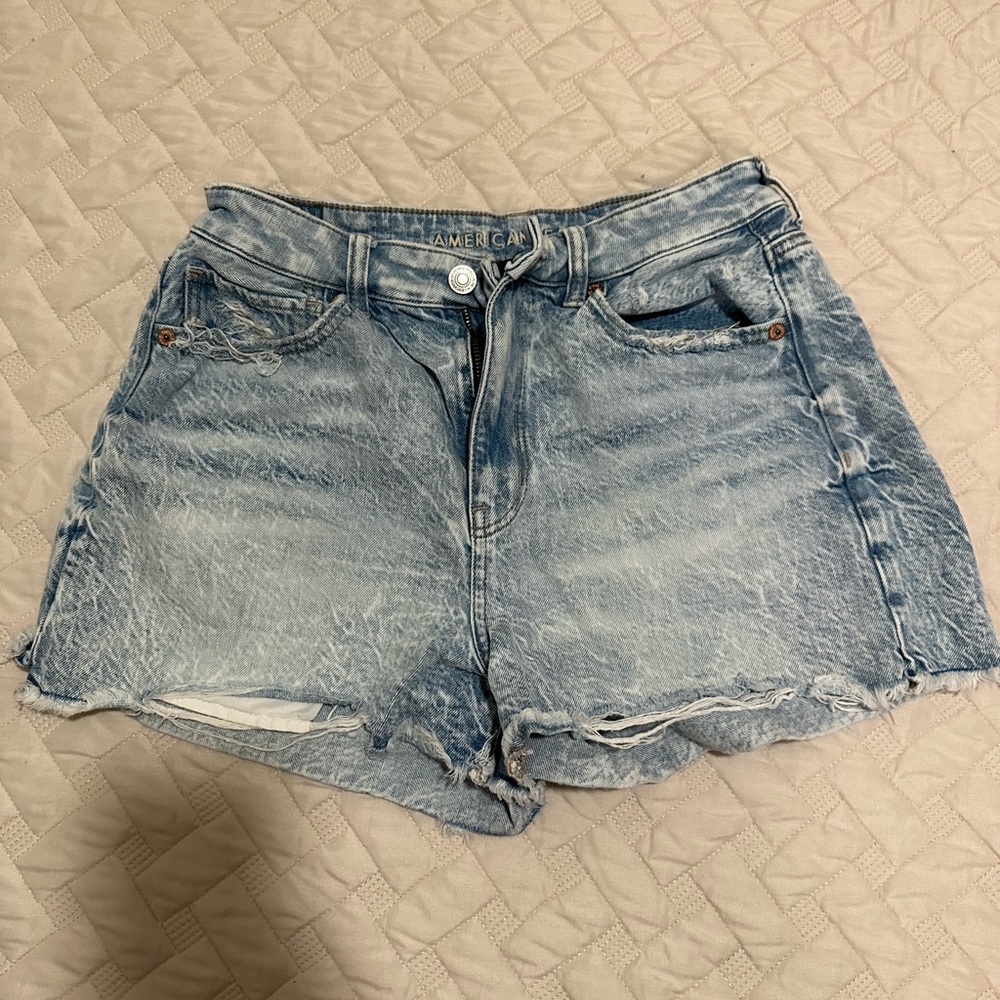 american eagle light wash shorts